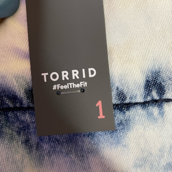 Torrid Acid Washed Lightweight Skirt Sz 1 (14-16) - Picture 4 of 7